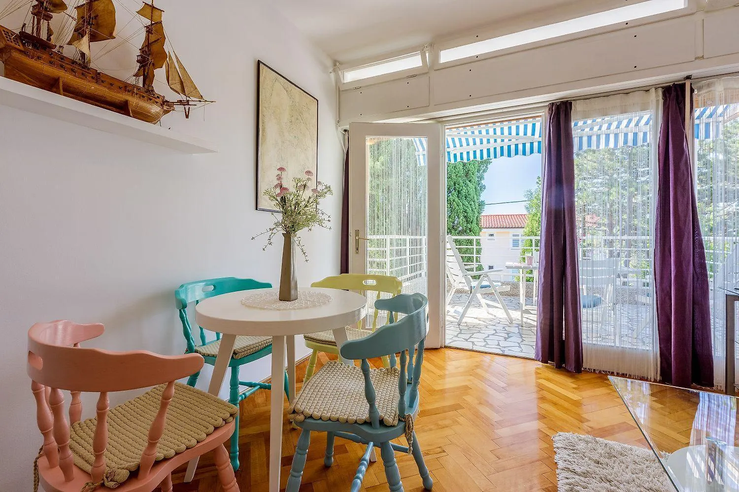 Helles Apartment Nur 190 Meter Zum Strand Mit Meerblick, Privater Terrasse, Wifi Dramalj 0*,  Croatia
